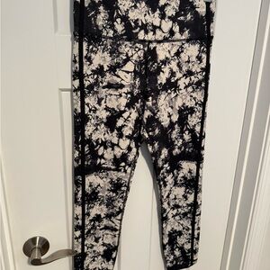 ZYIA Active Black and White Patterned Leggings